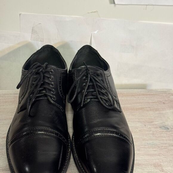 Sleek Black Leather Oxford Shoes with Cap Toe size 43 - Picture 1 of 5
